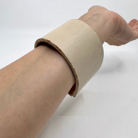Vintage Ivory Leather Cuff Bracelet - Picture 6 of 9